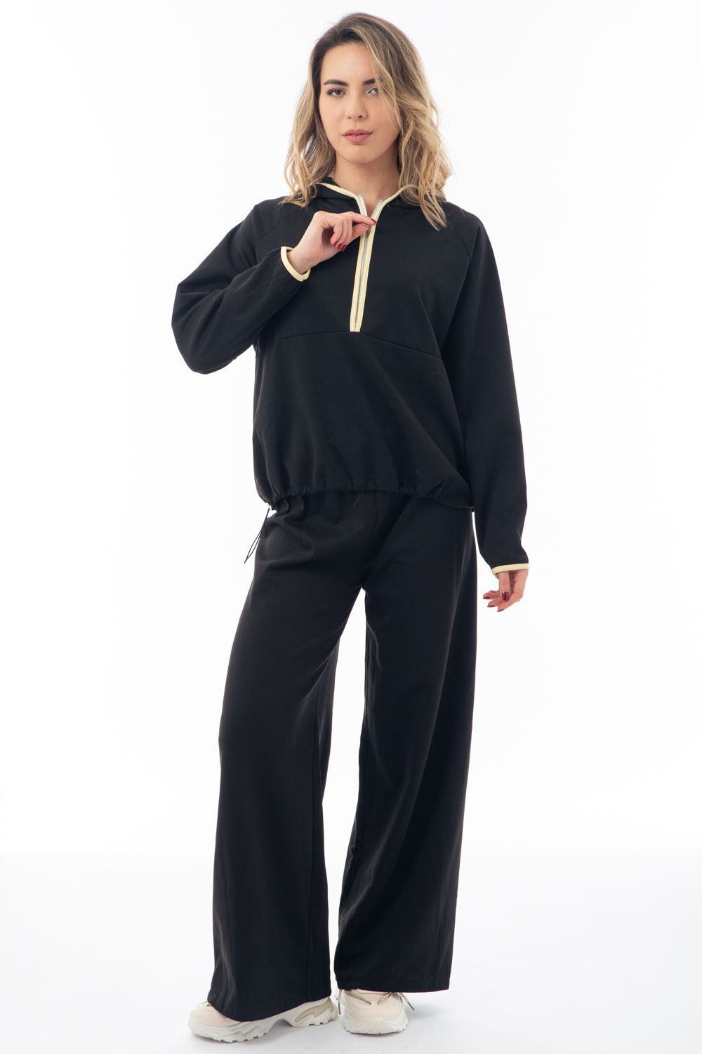 Σετ Φόρμες Μαύρο Με Λεπτομέρεια Όχρα