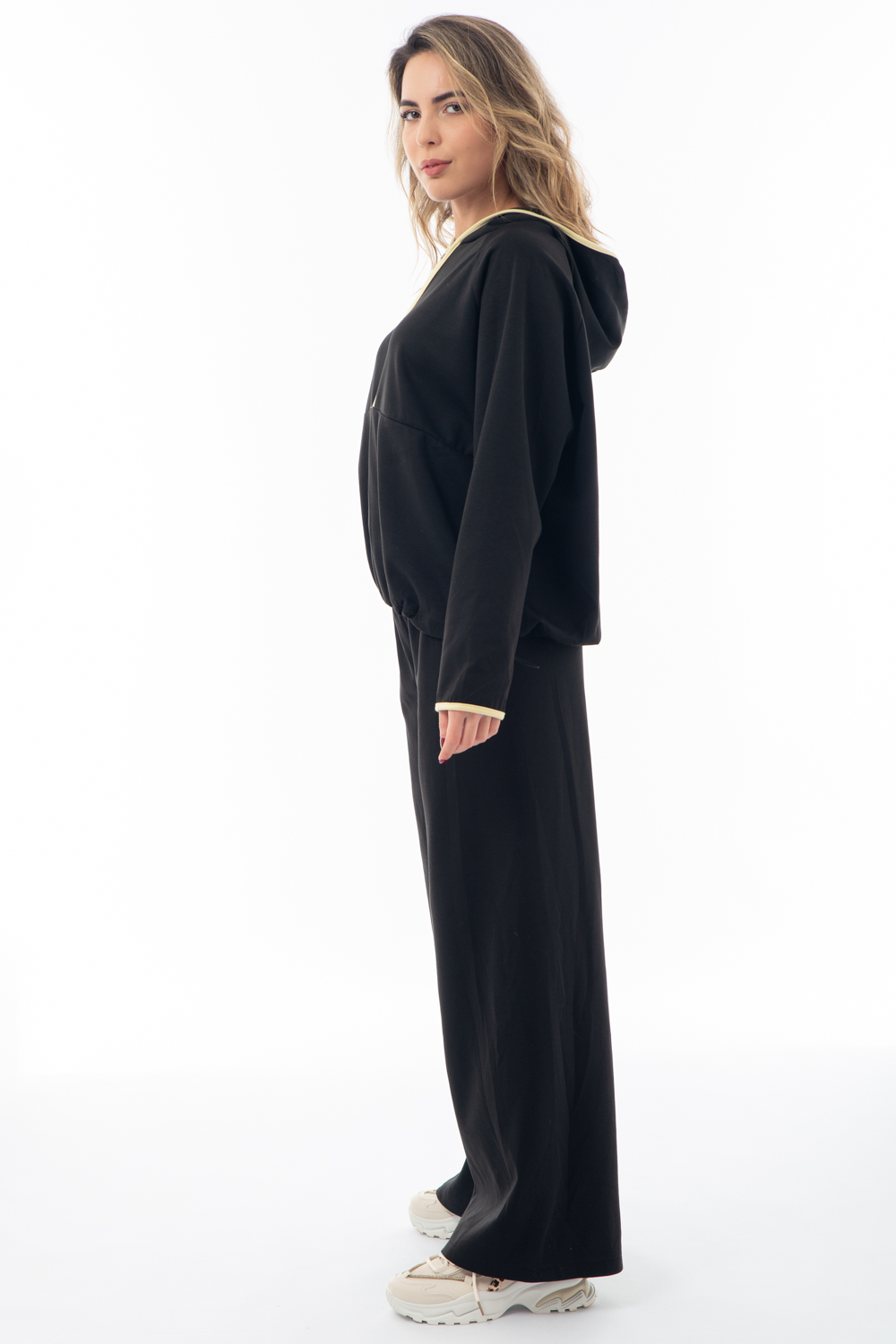 Σετ Φόρμες Μαύρο Με Λεπτομέρεια Όχρα - Image 2