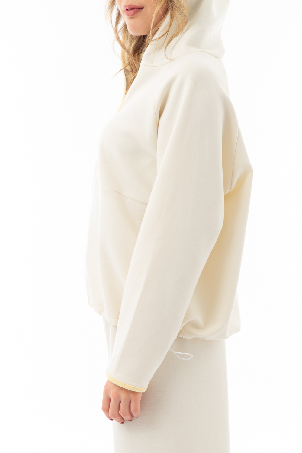 Σετ Φόρμες Off White Με Λεπτομέρεια Όχρα - Image 5